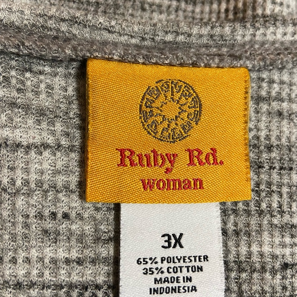 Gray long sleeved top - Picture 2 of 7